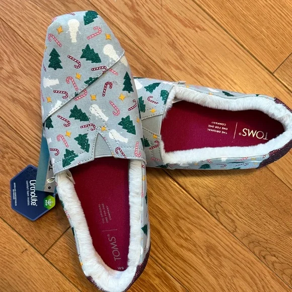 TOMS Festive Gray and Red Women's Slippers - Picture 1 of 4